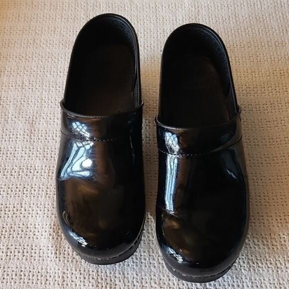Dansko Black Patent Leather Sz. 8.5- 9 (Euro 39) Slipon Clog - Picture 2 of 12